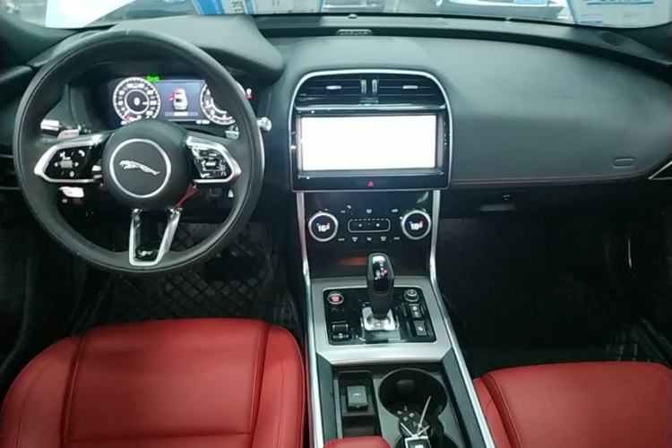Used Jaguar XEL 2022 2.0T 250 PS R-DYNAMIC S Advanced Sport Edition Center Console