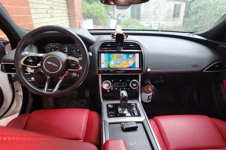 Used Jaguar XEL 2022 2.0T 250 PS R-DYNAMIC S Advanced Sport Edition Center Console