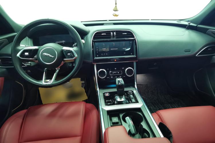 Used Jaguar XEL 2022 2.0T 250 PS R-DYNAMIC S Advanced Sport Edition Center Console