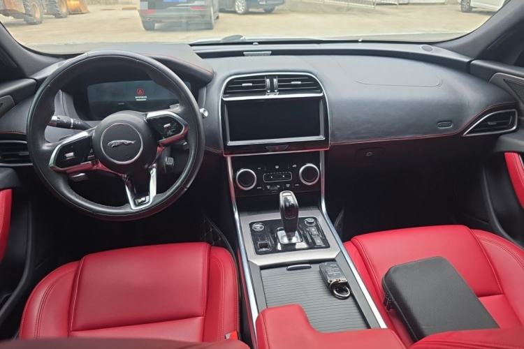 Used Jaguar XEL 2022 2.0T 250 PS R-DYNAMIC S Advanced Sport Edition Center Console