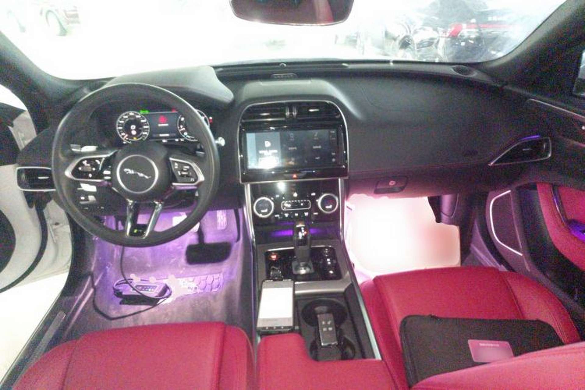 Used Jaguar XEL 2022 2.0T 250 PS R-DYNAMIC S Advanced Sport Edition Center Console