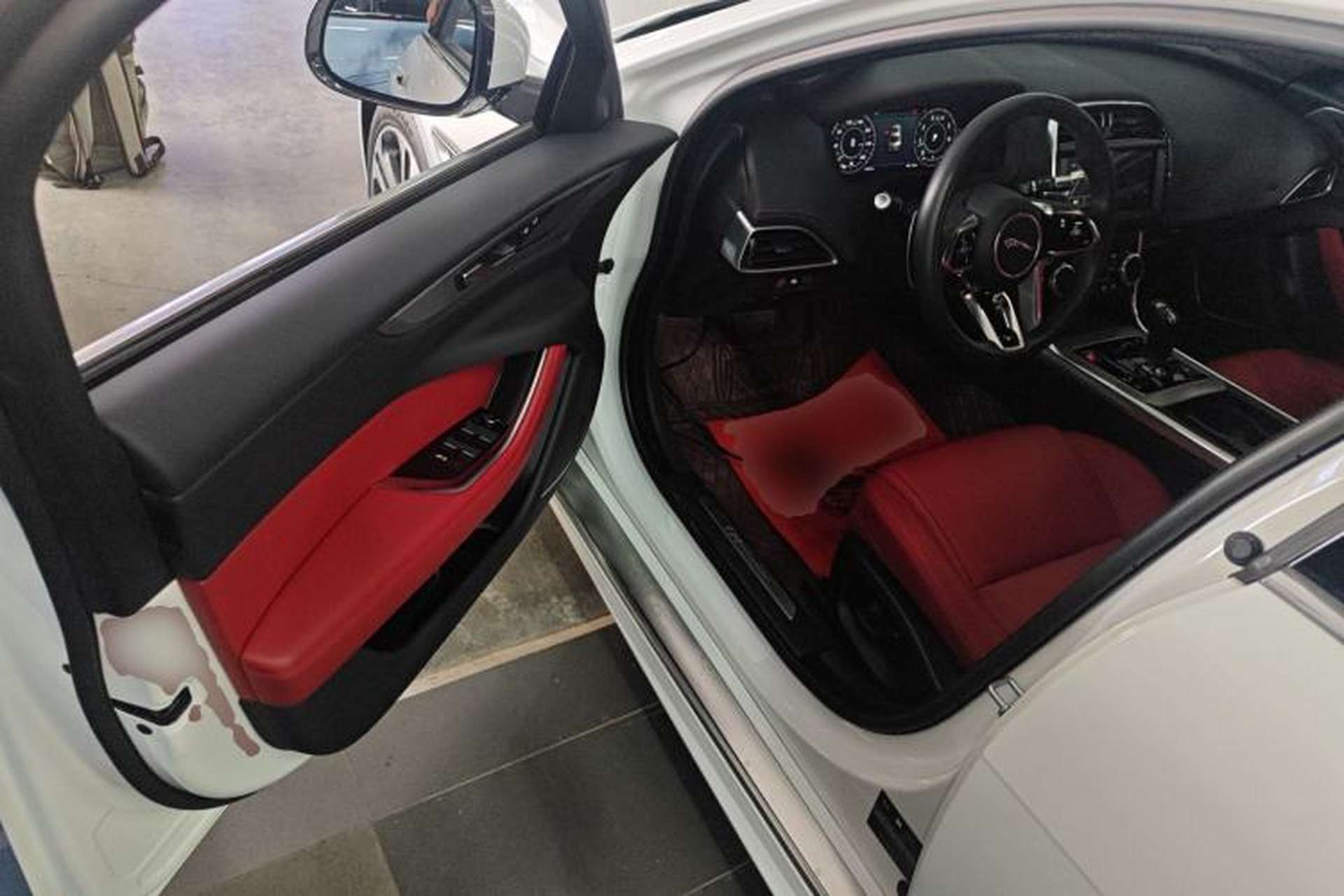 Used Jaguar XEL 2022 2.0T 250 PS R-DYNAMIC S Advanced Sport Edition Driver Seat