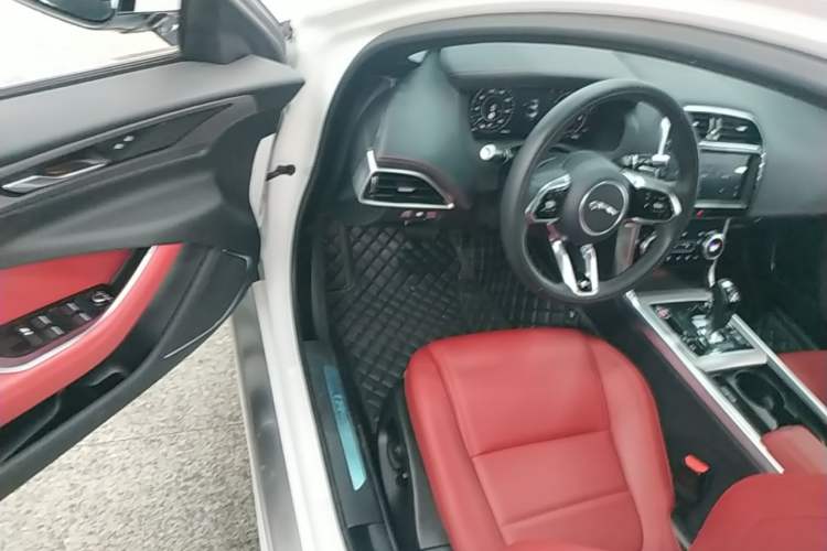 Used Jaguar XEL 2022 2.0T 250 PS R-DYNAMIC S Advanced Sport Edition Driver Seat