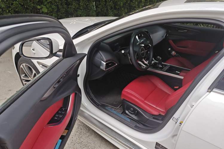 Used Jaguar XEL 2022 2.0T 250 PS R-DYNAMIC S Advanced Sport Edition Driver Seat
