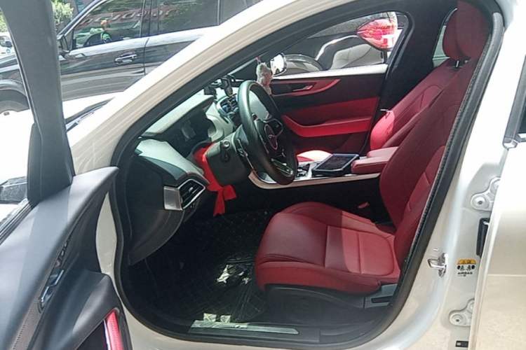Used Jaguar XEL 2022 2.0T 250 PS R-DYNAMIC S Advanced Sport Edition Driver Seat