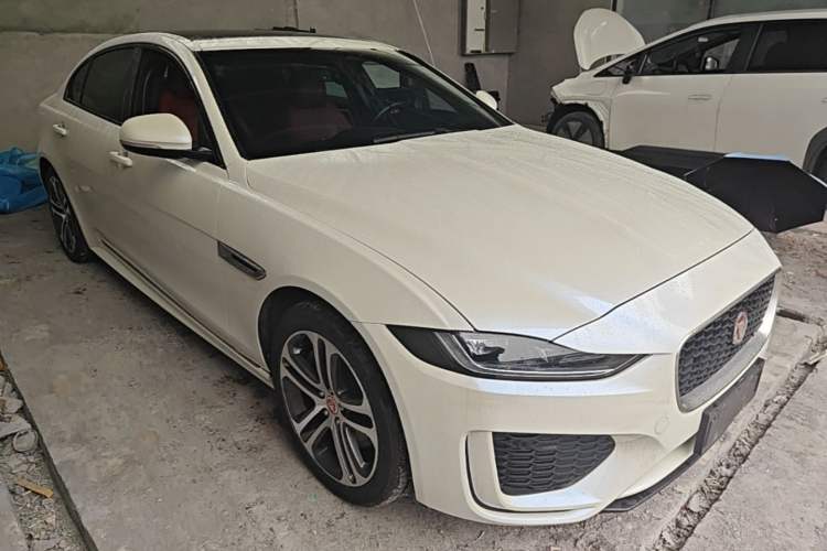 Used Jaguar XEL 2022 2.0T 250 PS R-DYNAMIC S Advanced Sport Edition Front Right 45 Deg