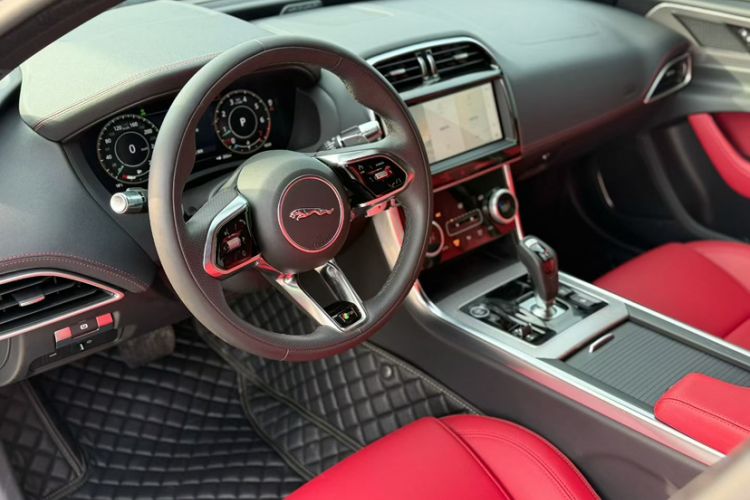 Used Jaguar XEL 2022 2.0T 250 PS R-DYNAMIC S Advanced Sport Edition Interior 2