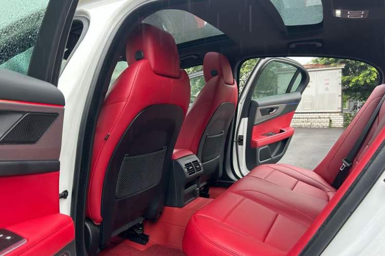 Used Jaguar XEL 2022 2.0T 250 PS R-DYNAMIC S Advanced Sport Edition Interior 4