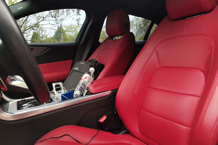 Used Jaguar XEL 2022 2.0T 250 PS R-DYNAMIC S Advanced Sport Edition Left Front Seat
