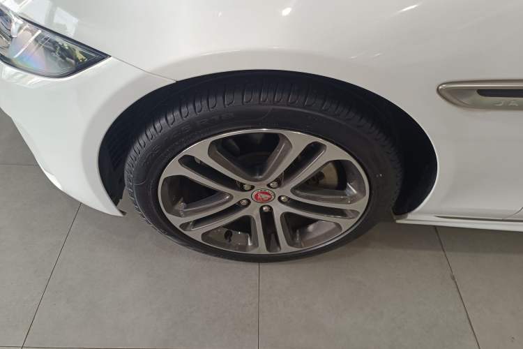 Used Jaguar XEL 2022 2.0T 250 PS R-DYNAMIC S Advanced Sport Edition Left Front Wheel Hub