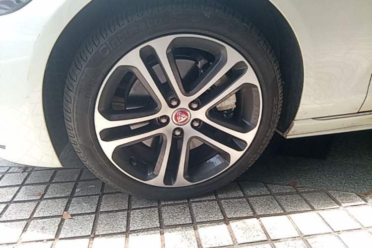 Used Jaguar XEL 2022 2.0T 250 PS R-DYNAMIC S Advanced Sport Edition Left Front Wheel Hub