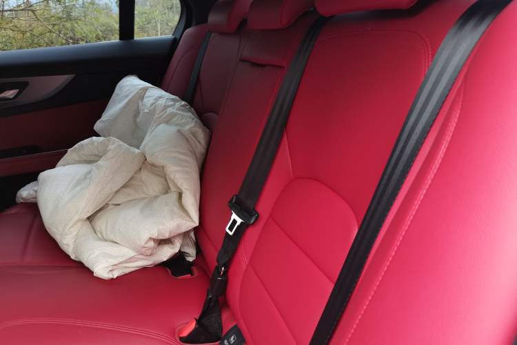 Used Jaguar XEL 2022 2.0T 250 PS R-DYNAMIC S Advanced Sport Edition Left Rear Seat
