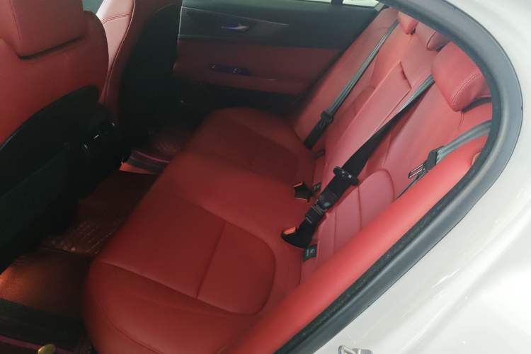 Used Jaguar XEL 2022 2.0T 250 PS R-DYNAMIC S Advanced Sport Edition Left Rear Seat