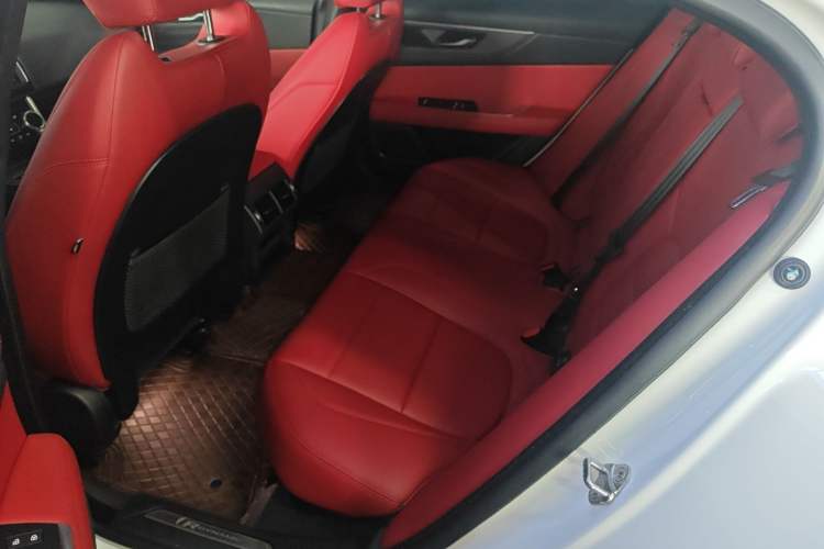 Used Jaguar XEL 2022 2.0T 250 PS R-DYNAMIC S Advanced Sport Edition Left Rear Seat
