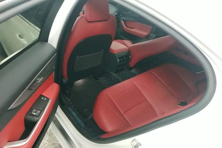 Used Jaguar XEL 2022 2.0T 250 PS R-DYNAMIC S Advanced Sport Edition Left Rear Seat