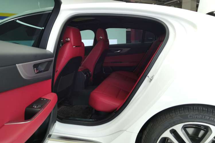 Used Jaguar XEL 2022 2.0T 250 PS R-DYNAMIC S Advanced Sport Edition Left Rear Seat