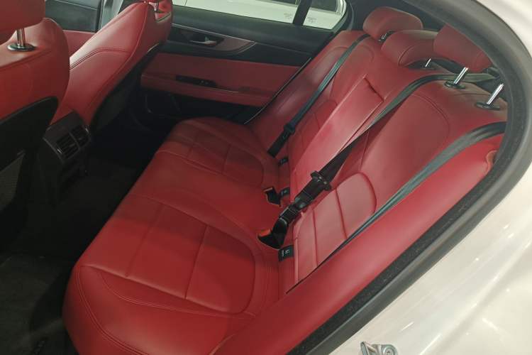 Used Jaguar XEL 2022 2.0T 250 PS R-DYNAMIC S Advanced Sport Edition Left Rear Seat