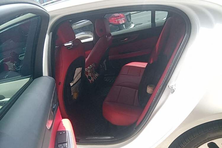 Used Jaguar XEL 2022 2.0T 250 PS R-DYNAMIC S Advanced Sport Edition Left Rear Seat