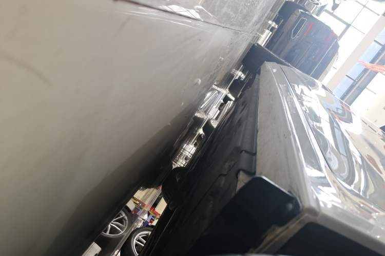 Used Jaguar XEL 2022 2.0T 250 PS R-DYNAMIC S Advanced Sport Edition Left Side Sill
