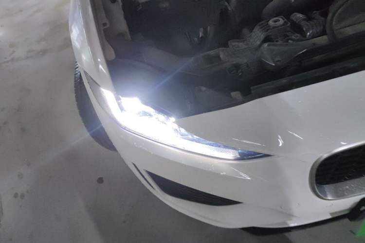 Used Jaguar XEL 2022 2.0T 250 PS R-DYNAMIC S Advanced Sport Edition Right Front Headlight