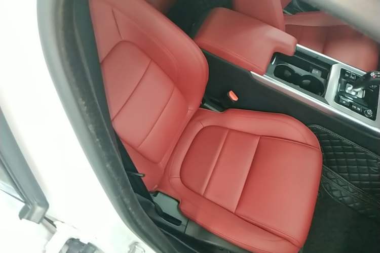 Used Jaguar XEL 2022 2.0T 250 PS R-DYNAMIC S Advanced Sport Edition Right Front Seat