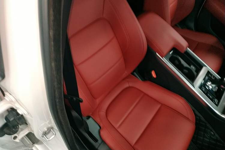 Used Jaguar XEL 2022 2.0T 250 PS R-DYNAMIC S Advanced Sport Edition Right Front Seat