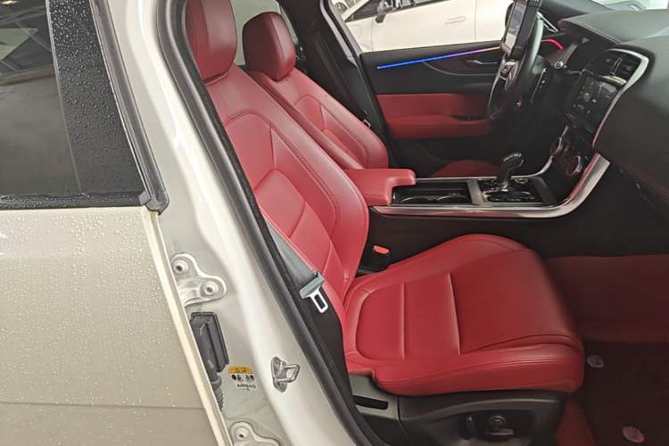 Used Jaguar XEL 2022 2.0T 250 PS R-DYNAMIC S Advanced Sport Edition Right Front Seat