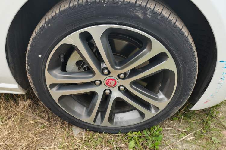 Used Jaguar XEL 2022 2.0T 250 PS R-DYNAMIC S Advanced Sport Edition Right Front Wheel Hub