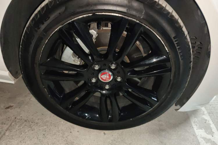 Used Jaguar XEL 2022 2.0T 250 PS R-DYNAMIC S Advanced Sport Edition Right Front Wheel Hub