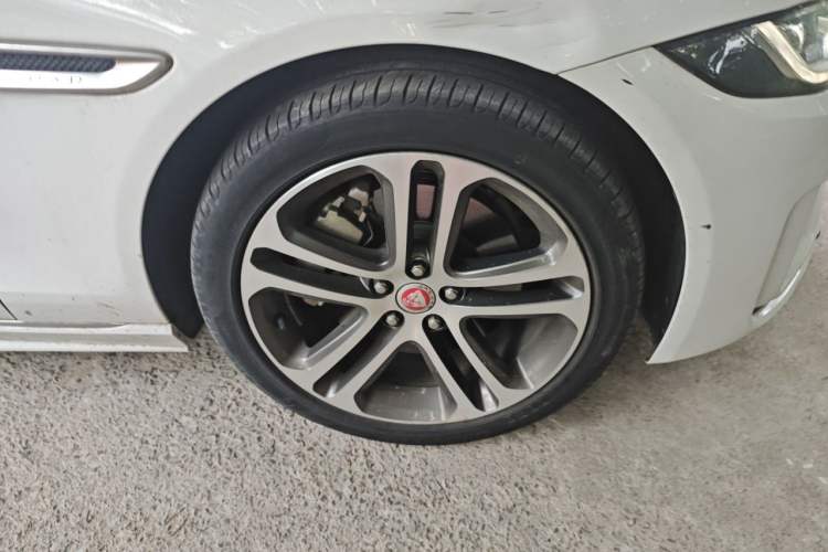 Used Jaguar XEL 2022 2.0T 250 PS R-DYNAMIC S Advanced Sport Edition Right Front Wheel Hub
