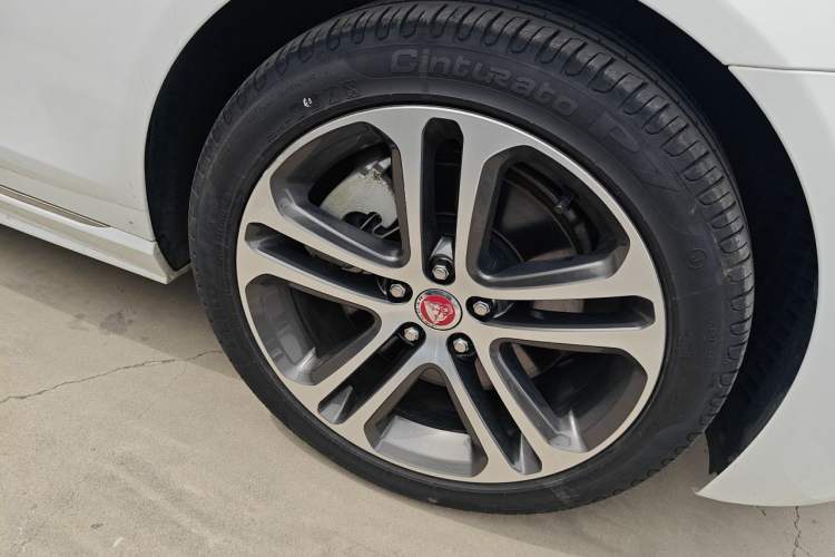 Used Jaguar XEL 2022 2.0T 250 PS R-DYNAMIC S Advanced Sport Edition Right Front Wheel Hub