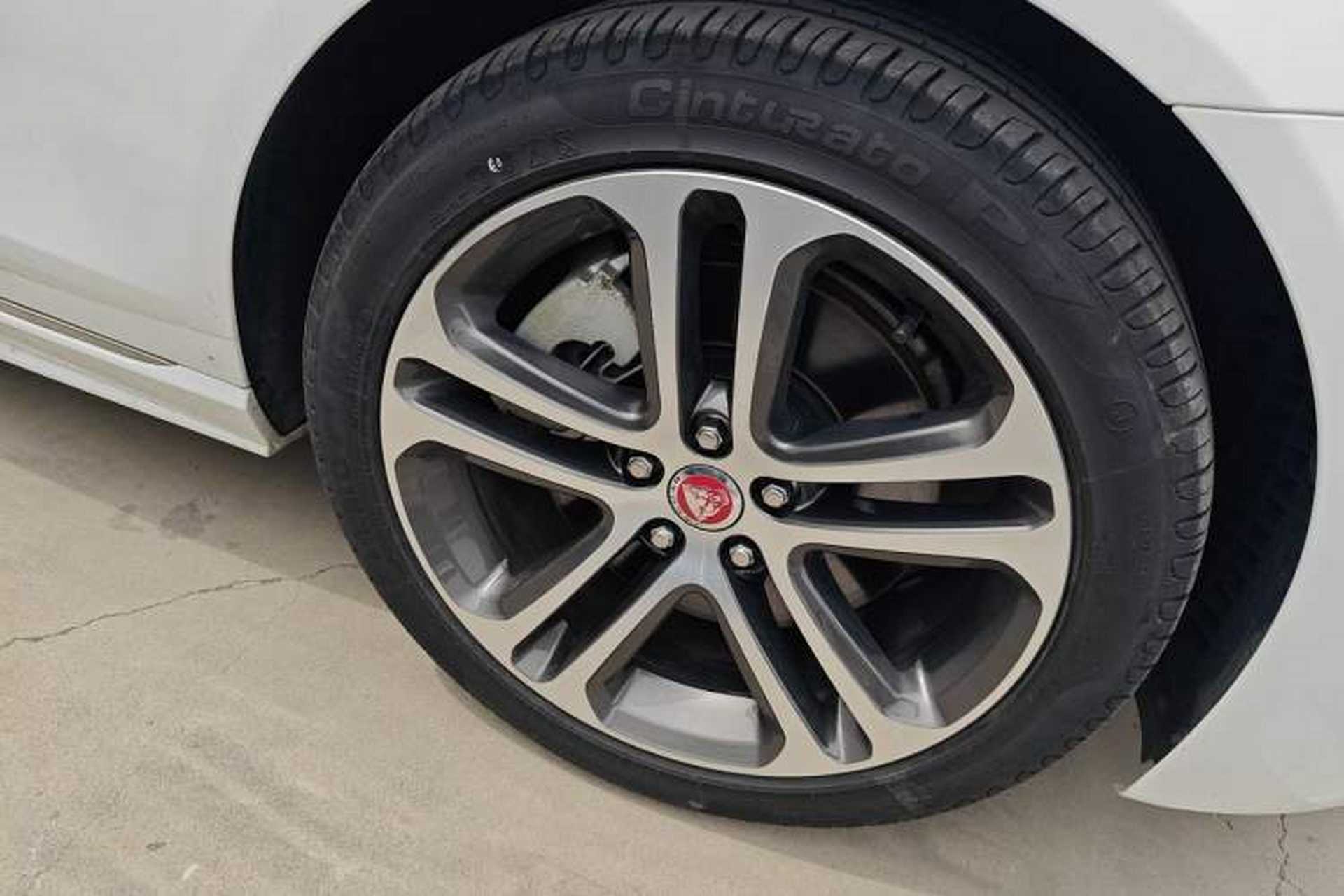 Used Jaguar XEL 2022 2.0T 250 PS R-DYNAMIC S Advanced Sport Edition Right Front Wheel Hub
