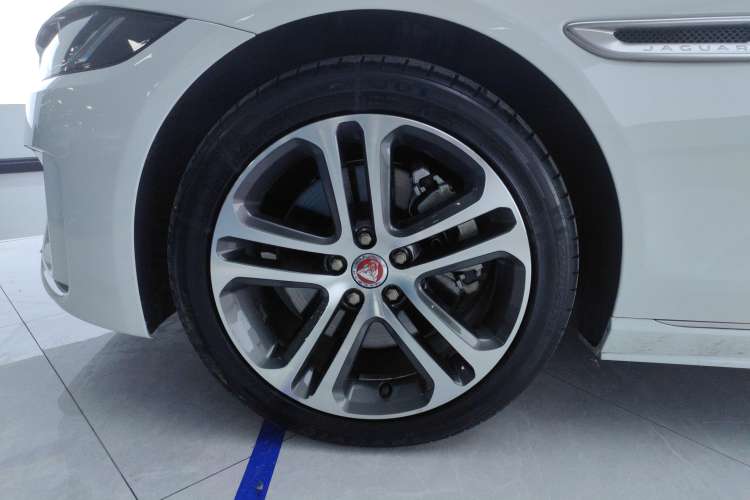Used Jaguar XEL 2022 2.0T 250 PS R-DYNAMIC S Advanced Sport Edition Right Front Wheel Hub