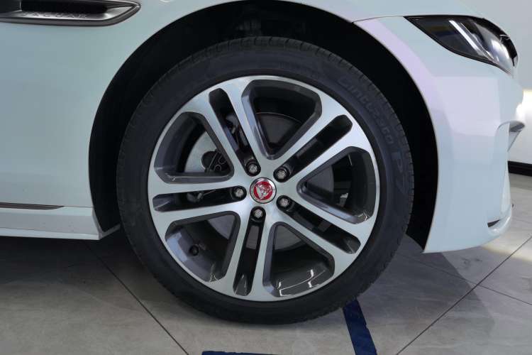 Used Jaguar XEL 2022 2.0T 250 PS R-DYNAMIC S Advanced Sport Edition Right Front Wheel Hub