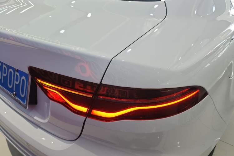 Used Jaguar XEL 2022 2.0T 250 PS R-DYNAMIC S Advanced Sport Edition Right Rear Taillight