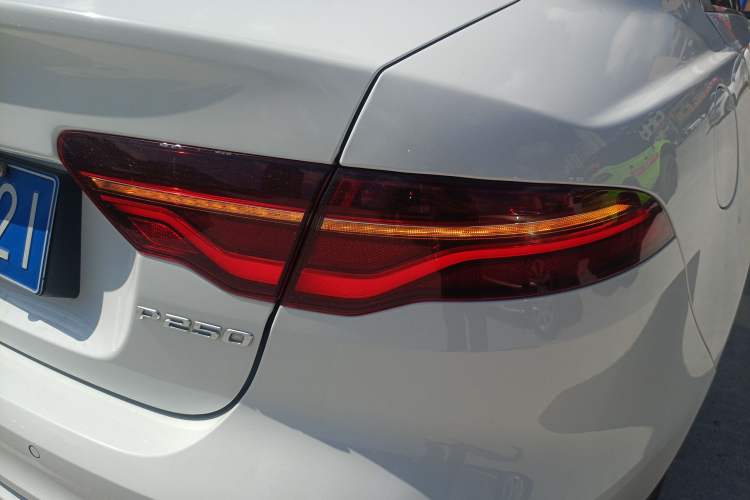 Used Jaguar XEL 2022 2.0T 250 PS R-DYNAMIC S Advanced Sport Edition Right Rear Taillight