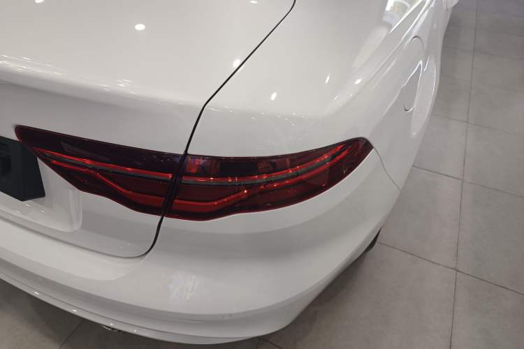 Used Jaguar XEL 2022 2.0T 250 PS R-DYNAMIC S Advanced Sport Edition Right Rear Taillight