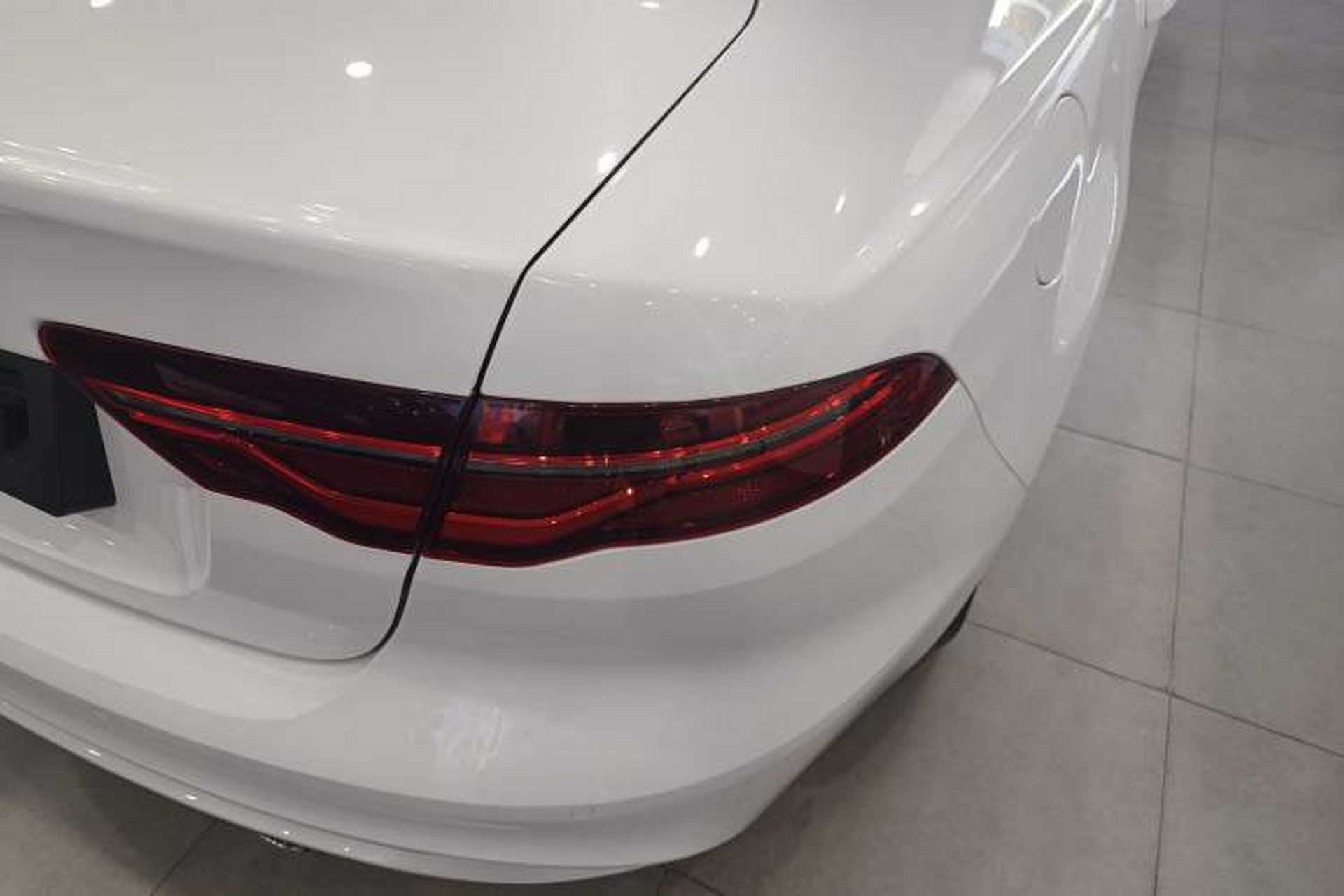 Used Jaguar XEL 2022 2.0T 250 PS R-DYNAMIC S Advanced Sport Edition Right Rear Taillight