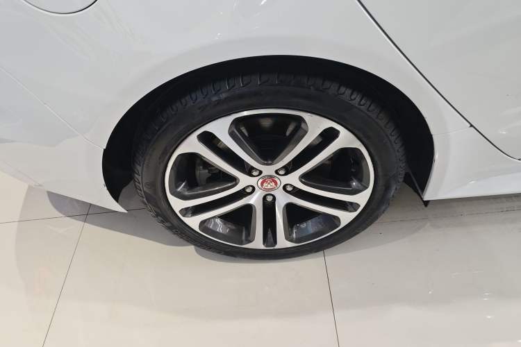 Used Jaguar XEL 2022 2.0T 250 PS R-DYNAMIC S Advanced Sport Edition Right Rear Wheel Hub