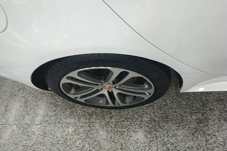 Used Jaguar XEL 2022 2.0T 250 PS R-DYNAMIC S Advanced Sport Edition Right Rear Wheel Hub