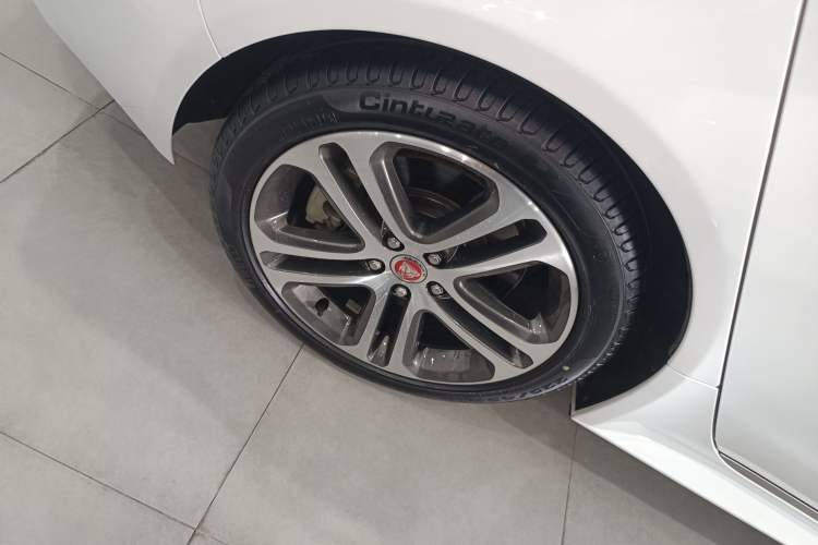 Used Jaguar XEL 2022 2.0T 250 PS R-DYNAMIC S Advanced Sport Edition Right Rear Wheel Hub