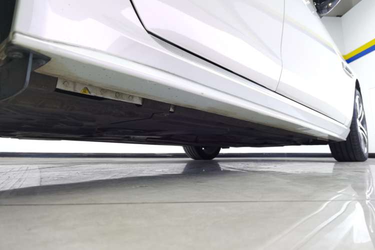 Used Jaguar XEL 2022 2.0T 250 PS R-DYNAMIC S Advanced Sport Edition Right Side Sill