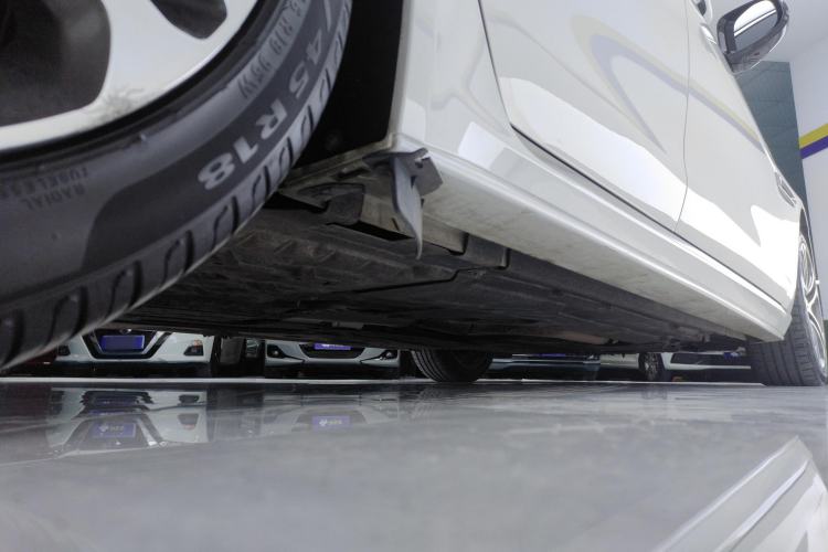 Used Jaguar XEL 2022 2.0T 250 PS R-DYNAMIC S Advanced Sport Edition Right Side Sill