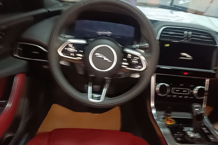 Used Jaguar XEL 2022 2.0T 250 PS R-DYNAMIC S Advanced Sport Edition Steering Wheel