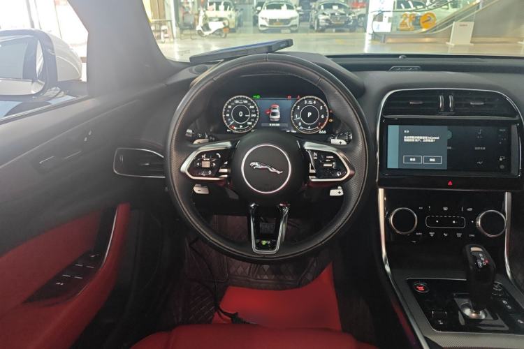 Used Jaguar XEL 2022 2.0T 250 PS R-DYNAMIC S Advanced Sport Edition Steering Wheel