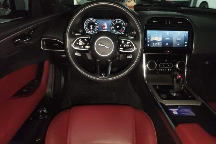 Used Jaguar XEL 2022 2.0T 250 PS R-DYNAMIC S Advanced Sport Edition Steering Wheel