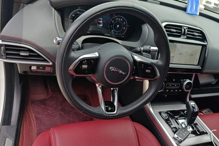 Used Jaguar XEL 2022 2.0T 250 PS R-DYNAMIC S Advanced Sport Edition Steering Wheel