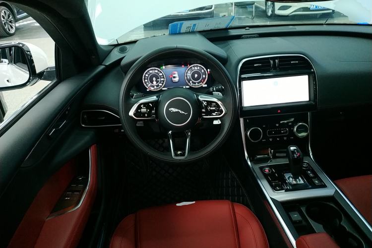 Used Jaguar XEL 2022 2.0T 250 PS R-DYNAMIC S Advanced Sport Edition Steering Wheel