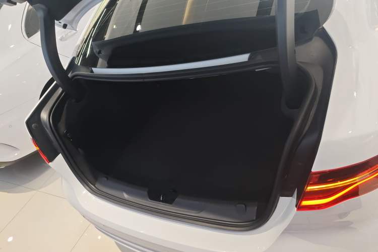 Used Jaguar XEL 2022 2.0T 250 PS R-DYNAMIC S Advanced Sport Edition Trunk