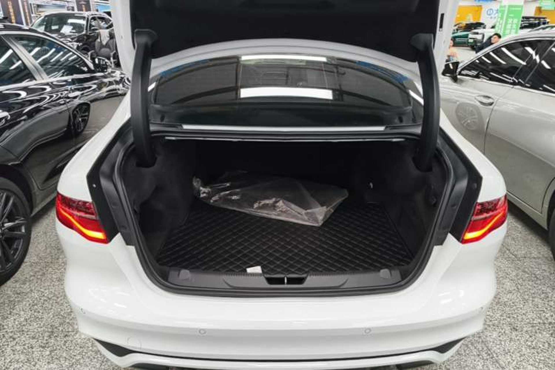 Used Jaguar XEL 2022 2.0T 250 PS R-DYNAMIC S Advanced Sport Edition Trunk